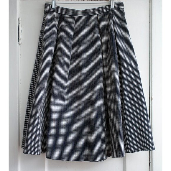Flirty Black and White circle skirt - Picture 2 of 4